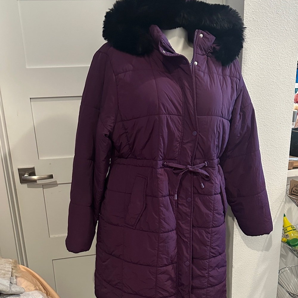 Elegant Women's Puffer Jacket with Faux Fur Trim
